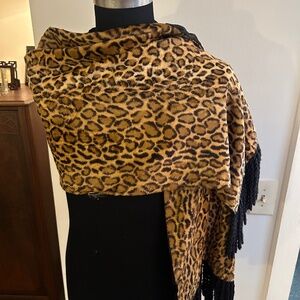 Luxurious velvet leopard print stole